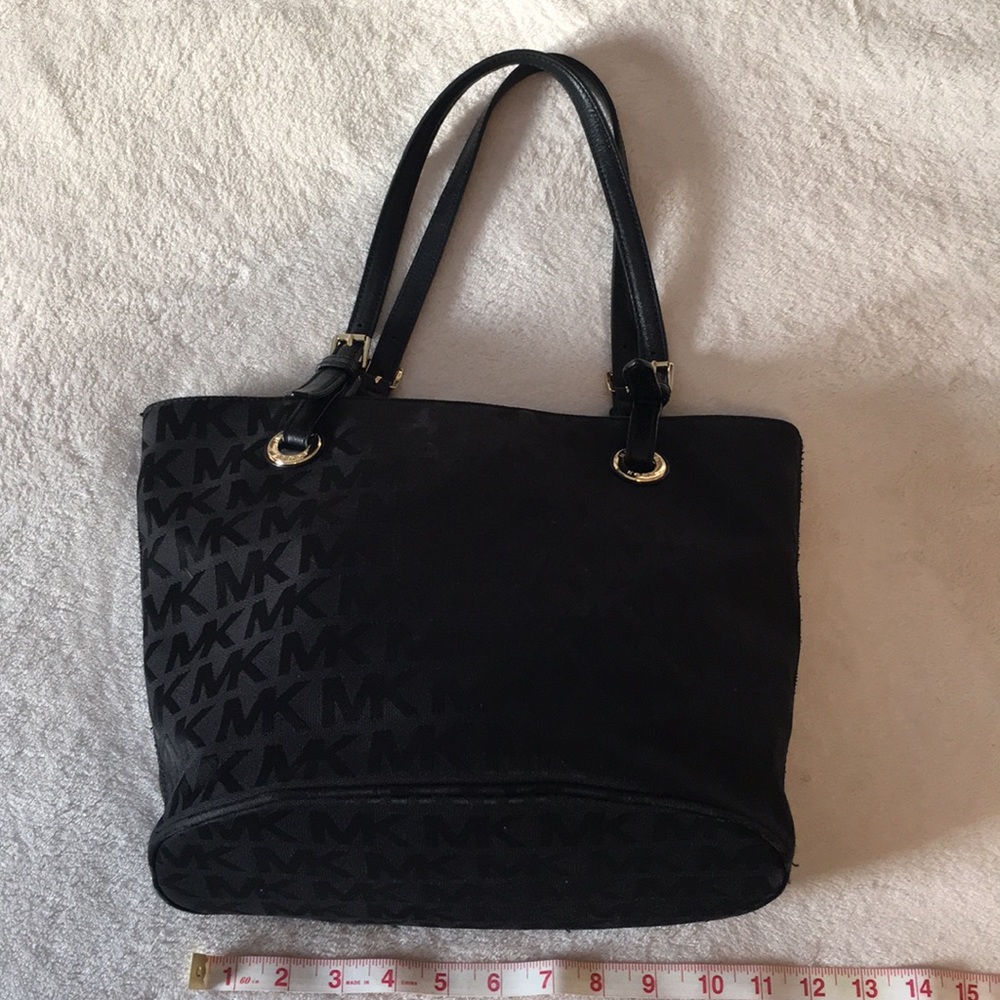 Authentic MK Jet Set Tote/purse, Black EUC
